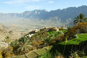 The picturesque village of Wakan and its gardens are located in the Ghubrah Bowl, formed by the Wadi Mistal.